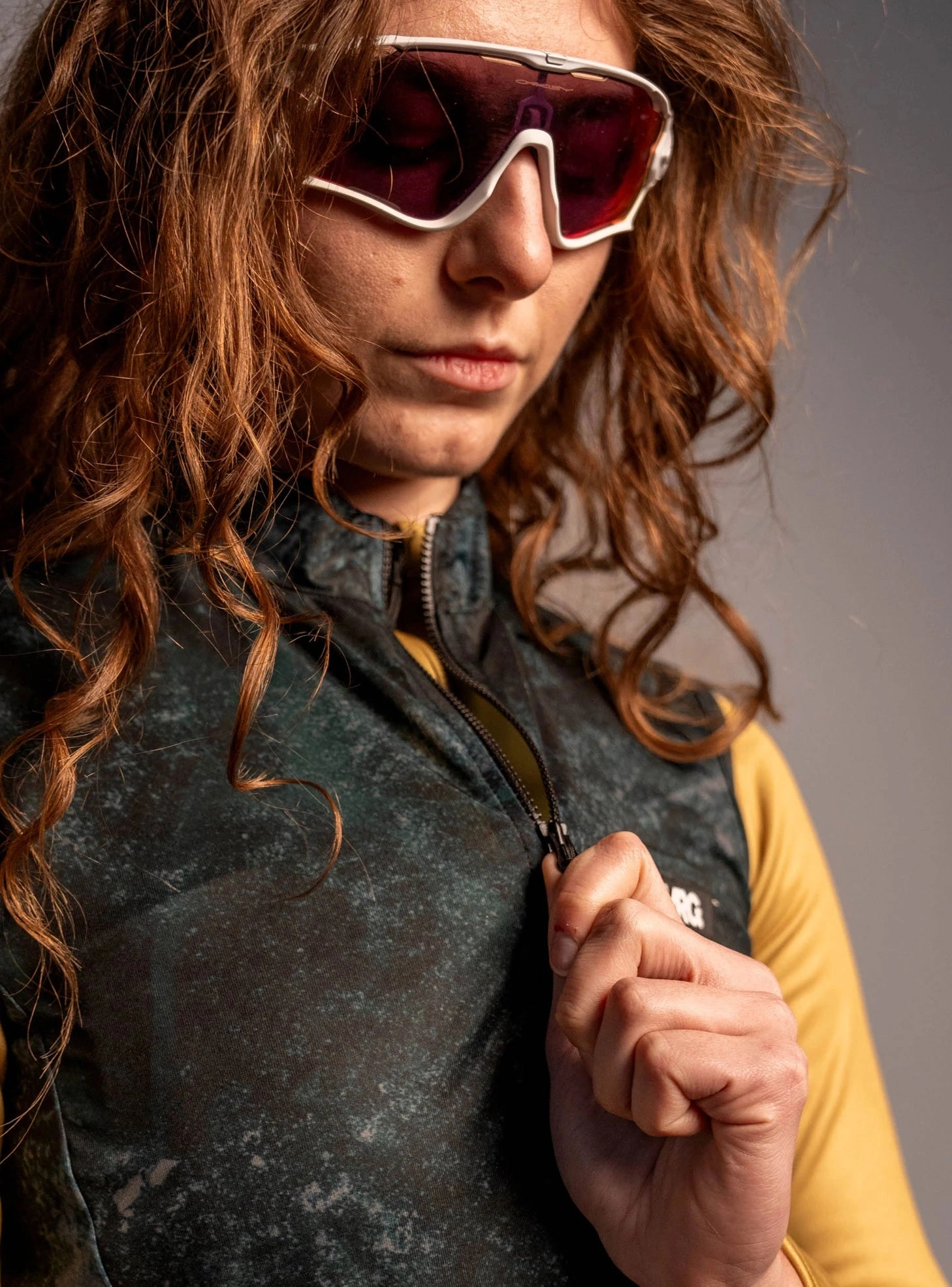 524 VRG LIGHTWEIGHT VEST - TEXT - WOMEN