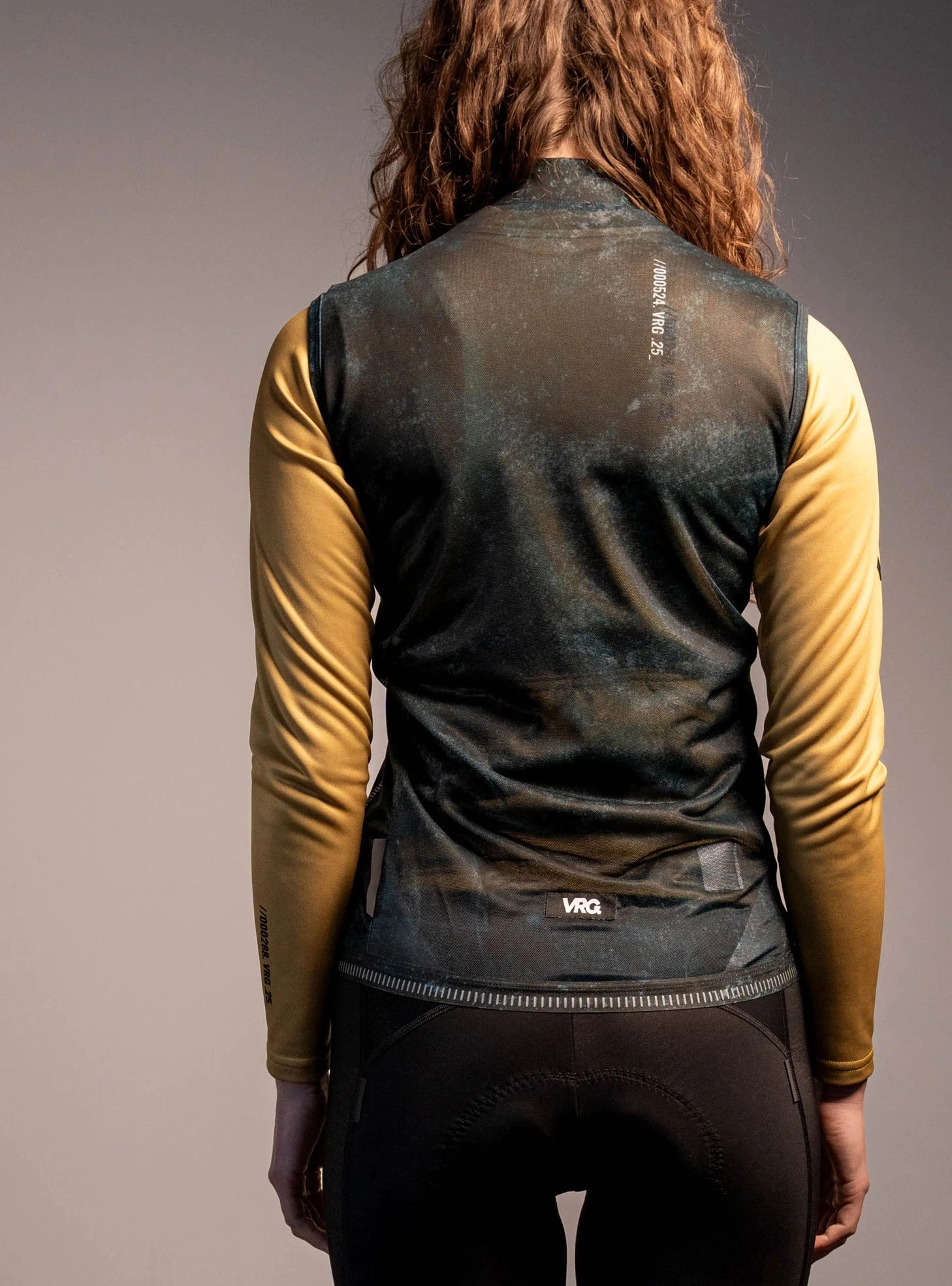 524 VRG LIGHTWEIGHT VEST - TEXT - WOMEN