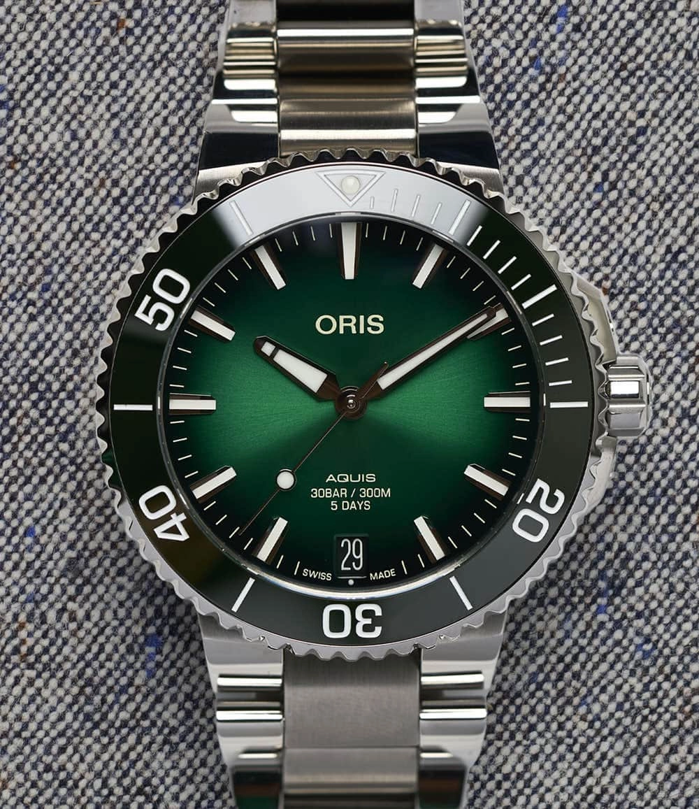 Aquis Date Caliber 400 41.5mm