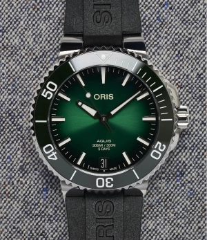 Aquis Date Caliber 400 41.5mm