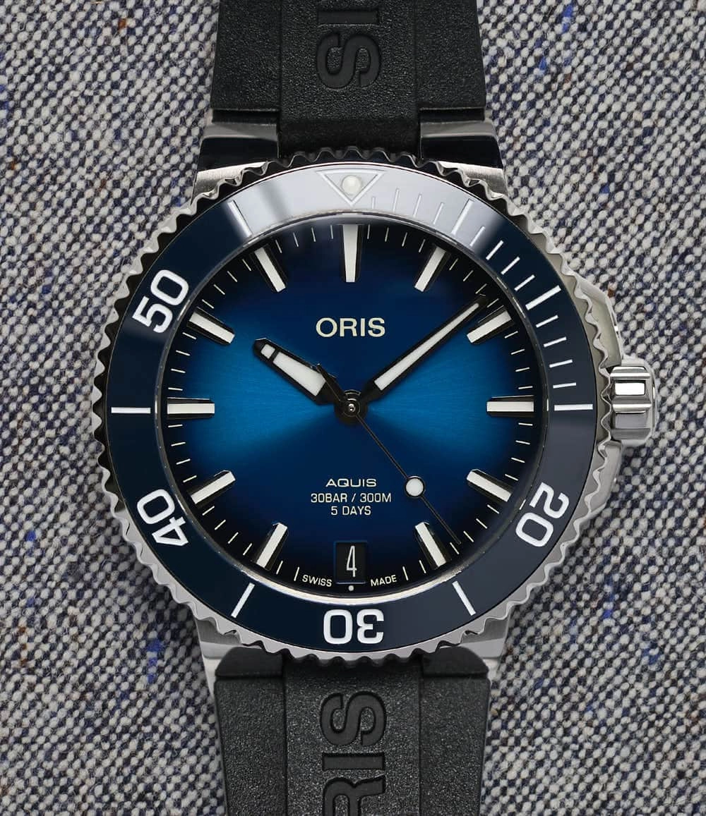 Aquis Date Caliber 400 41.5mm
