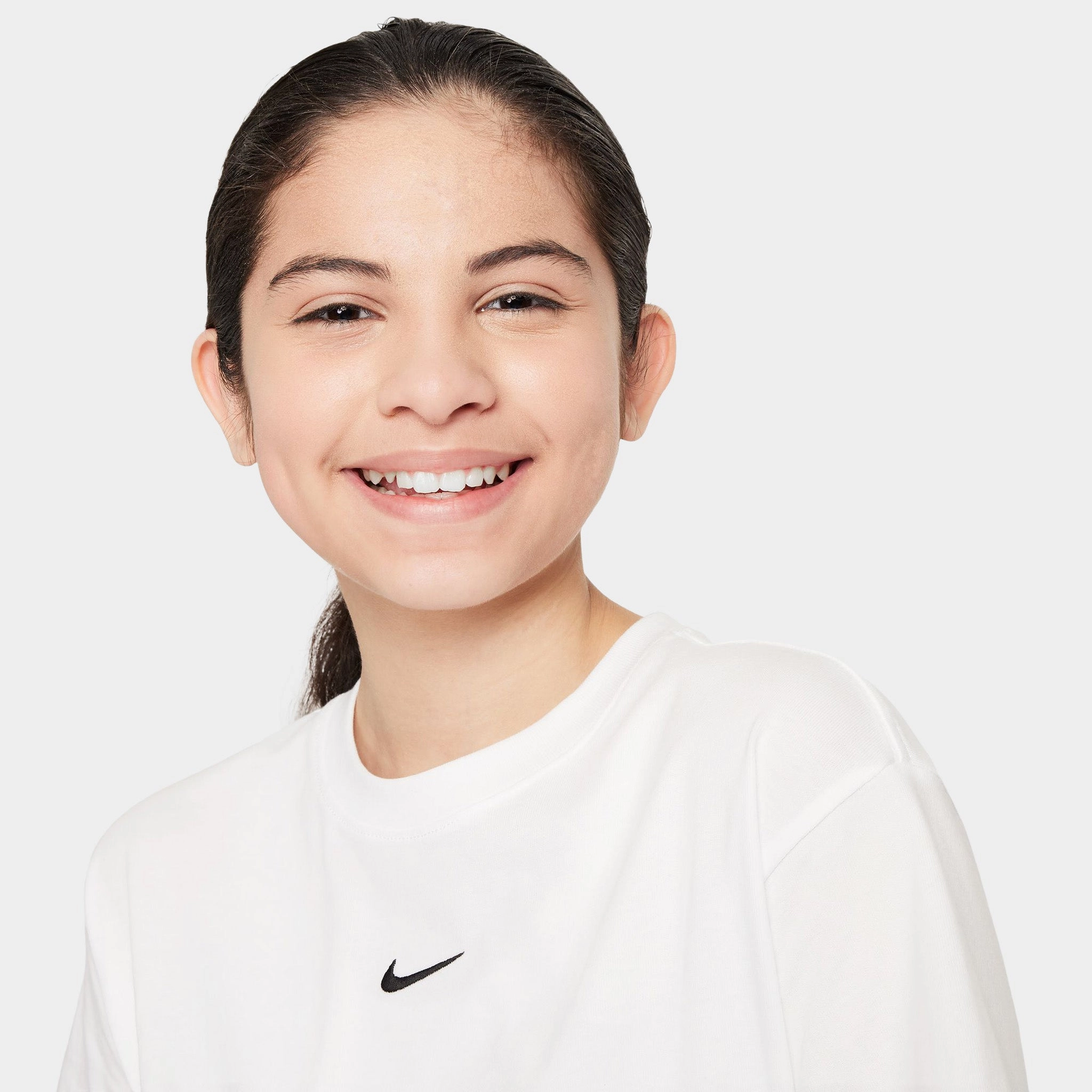 Nike Sportswear Essential Junior Girls' T-Shirt / White