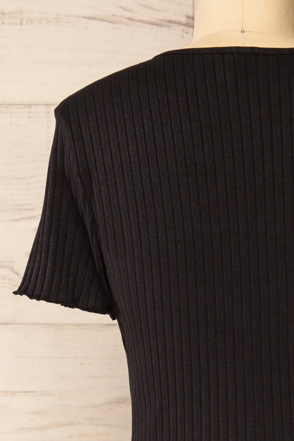 Paczkow Black | Ribbed Lettuce-Edge T-Shirt