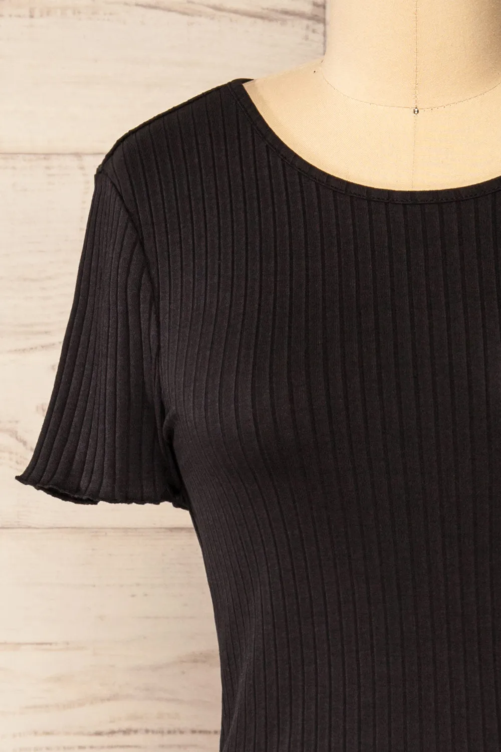 Paczkow Black | Ribbed Lettuce-Edge T-Shirt