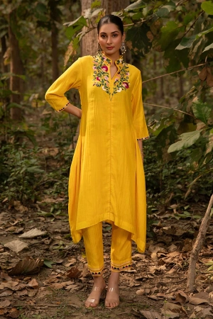 Yellow Ocher Resham Embroidered Kurta & Pant Set